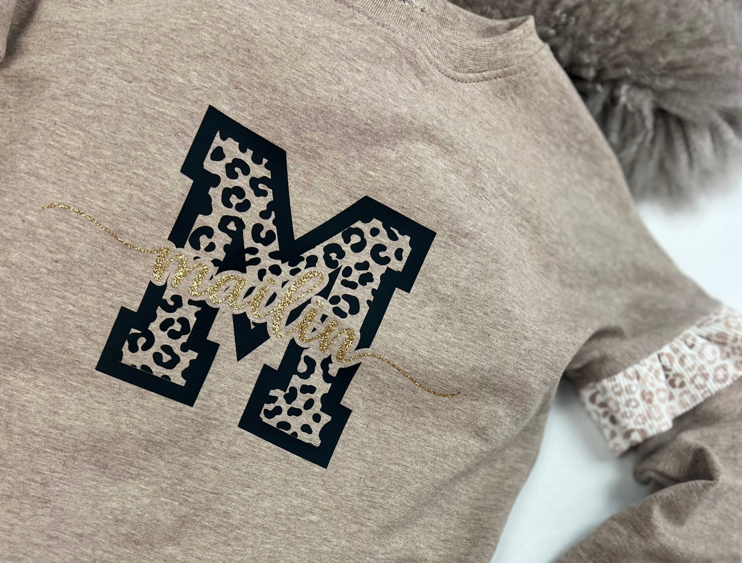 Rüschensweater mit Personalisierung